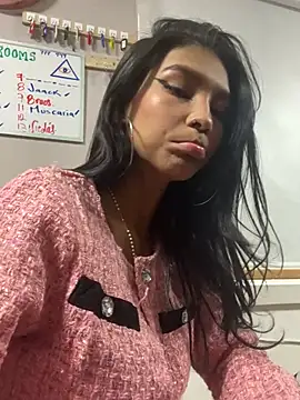 LauraAristizabal online show from 01-26-25, 04:20