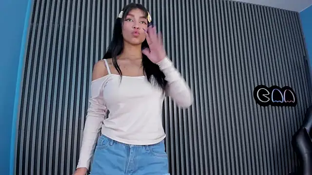 LauraAristizabal online show from 03-22-25, 12:25