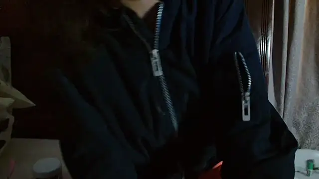 Snapshot of MINI_Petite chatting on 01-14-26, 10:47 MINI Petite online show from 01-14-26, 10:47