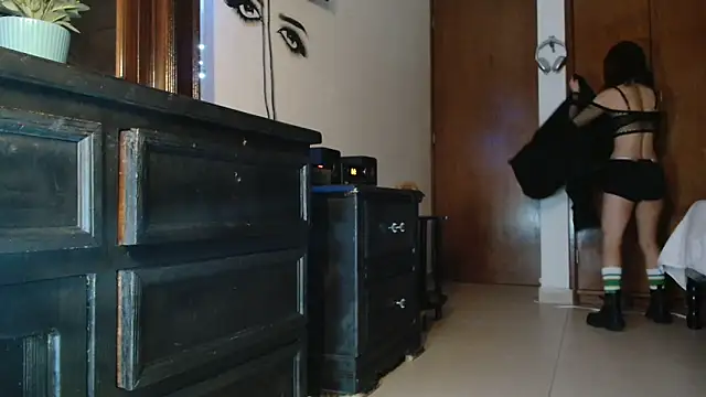 Snapshot of MINI_Petite chatting on 03-29-26, 11:27 MINI Petite online show from 03-29-26, 11:27