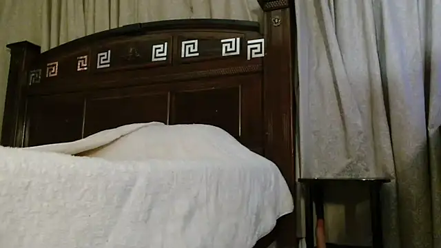 Snapshot of MINI_Petite chatting on 04-14-26, 09:04 MINI Petite online show from 04-14-26, 09:04