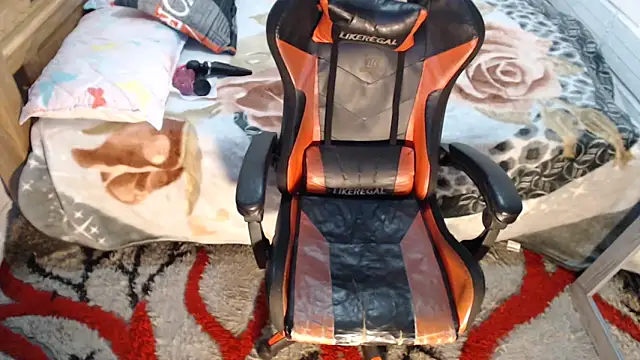 sexyjustin202 online show from 11-18-25, 01:55