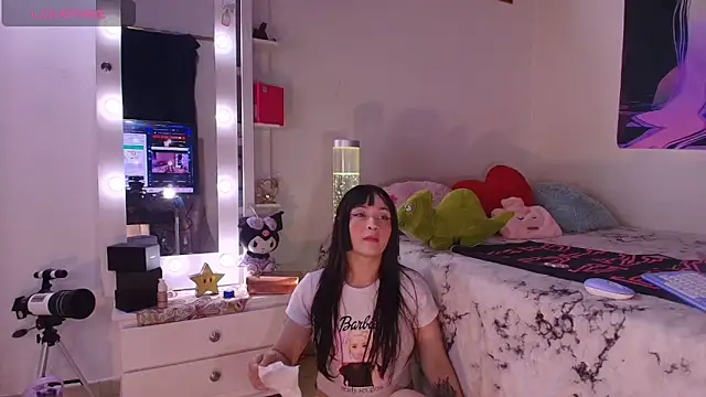 Snapshot of miaa-lee chatting on 05-19-26, 01:22 miaa-lee online show from 05-19-26, 01:22