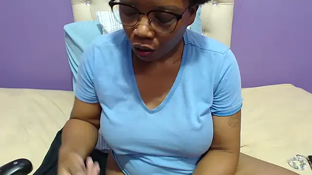 Snapshot of PeachAss4UU chatting on 02-15-25, 03:28 PeachAss4UU online show from 02-15-25, 03:28