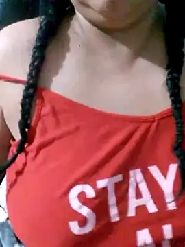 Snapshot of Mamilinda18 chatting on 11-28-25, 04:04 Mamilinda18 online show from 11-28-25, 04:04