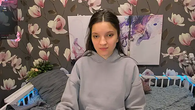 Snapshot of MelaniGrand chatting on 12-18-24, 03:00 MelaniGrand online show from 12-18-24, 03:00