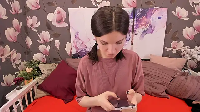 Snapshot of MelaniGrand chatting on 02-19-25, 09:39 MelaniGrand online show from 02-19-25, 09:39