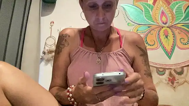 Snapshot of Sexy-Mel chatting on 01-11-26, 11:04 Sexy-Mel online show from 01-11-26, 11:04