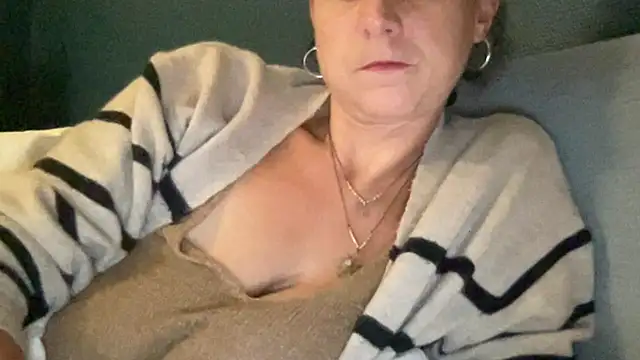 Snapshot of Sexy-Mel chatting on 02-20-26, 05:57 Sexy-Mel online show from 02-20-26, 05:57