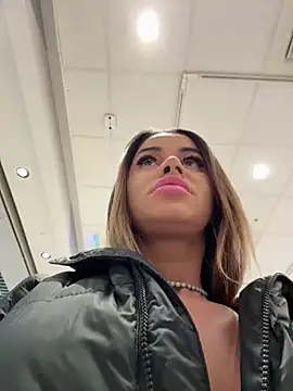 Snapshot of KirstieVegas chatting on 02-23-26, 05:32 KirstieVegas online show from 02-23-26, 05:32