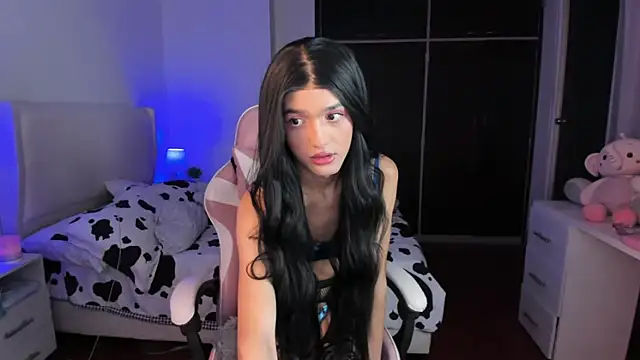 Snapshot of Ainhoads chatting on 05-23-26, 02:17 Ainhoads online show from 05-23-26, 02:17