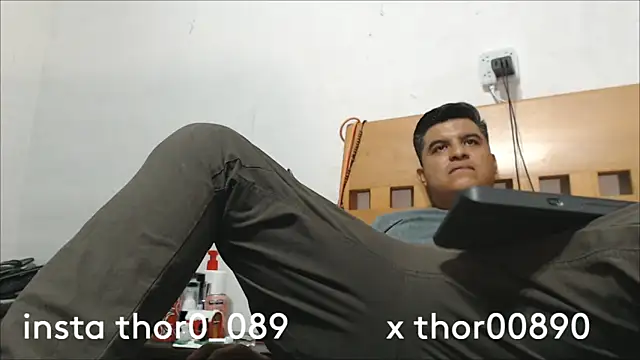 Snapshot of thor000089 chatting on 05-04-26, 12:39 thor000089 online show from 05-04-26, 12:39
