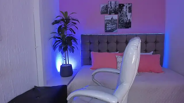 Snapshot of Stefhanyblow chatting on 02-19-25, 09:47 Stefhanyblow online show from 02-19-25, 09:47