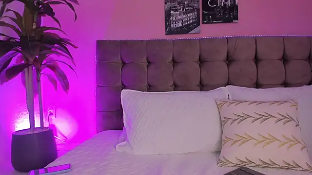 Snapshot of Stefhanyblow chatting on 02-27-25, 12:54 Stefhanyblow online show from 02-27-25, 12:54