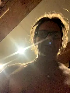 Snapshot of Likewise chatting on 12-17-25, 11:38 Likewise online show from 12-17-25, 11:38