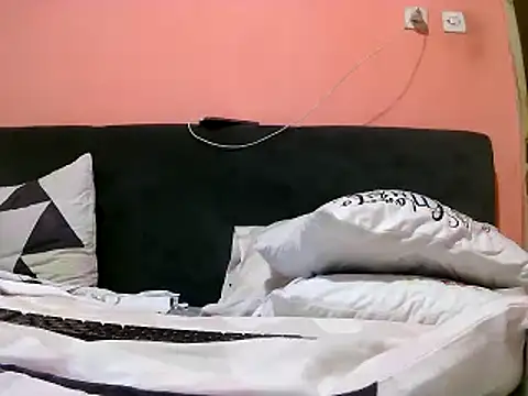 Snapshot of Drama-gal chatting on 01-10-25, 10:50 Drama-gal online show from 01-10-25, 10:50