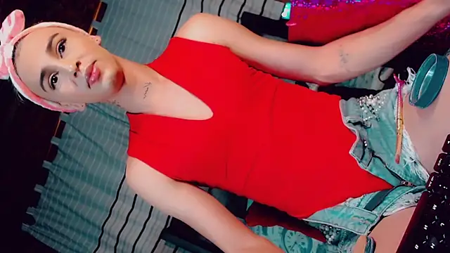 Snapshot of CharlotteBigCock chatting on 02-08-25, 03:21 CharlotteBigCock online show from 02-08-25, 03:21