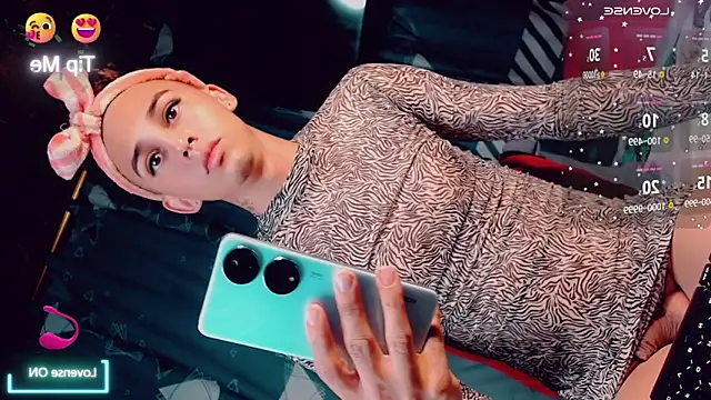 Snapshot of CharlotteBigCock chatting on 09-26-25, 02:21 CharlotteBigCock online show from 09-26-25, 02:21