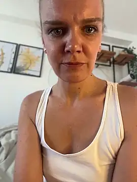 Snapshot of Suesse_Schnitte chatting on 05-30-26, 10:01 Suesse Schnitte online show from 05-30-26, 10:01