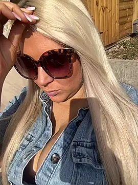 Bustyblondebabe32 online show from 03-06-25, 11:58