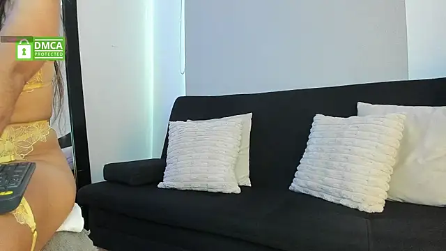 Snapshot of antonella_dom1 chatting on 04-21-26, 10:34 antonella dom1 online show from 04-21-26, 10:34