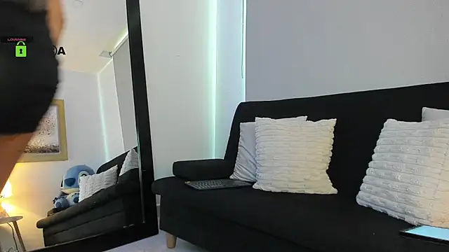 Snapshot of antonella_dom1 chatting on 04-22-26, 10:11 antonella dom1 online show from 04-22-26, 10:11