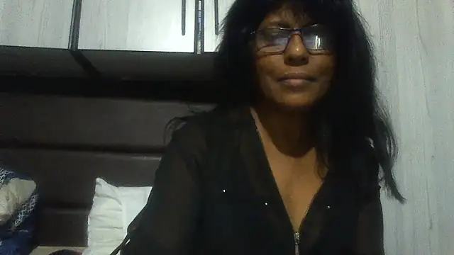 Snapshot of MsAttitude chatting on 12-24-24, 07:00 MsAttitude online show from 12-24-24, 07:00