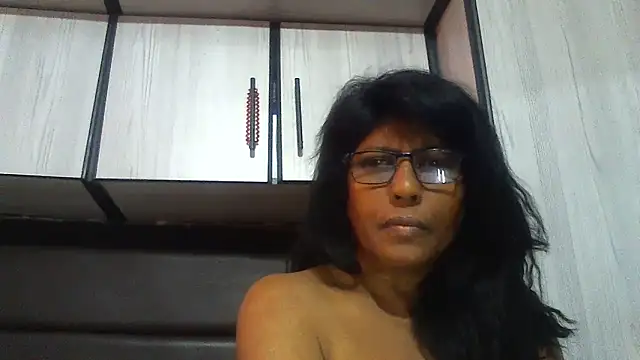 Snapshot of MsAttitude chatting on 01-05-25, 02:30 MsAttitude online show from 01-05-25, 02:30