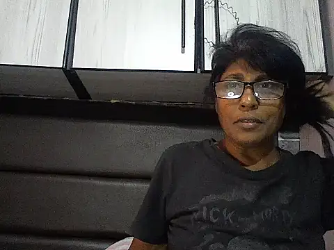 MsAttitude online show from 11-08-25, 01:11