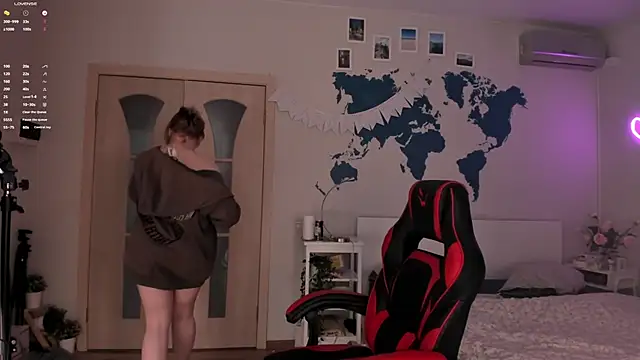 LisaLaas online show from 12-22-24, 06:26