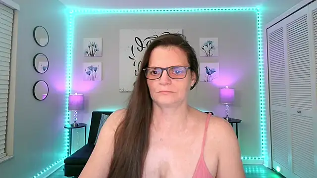 Snapshot of -Samie- chatting on 06-14-26, 10:17 -Samie- online show from 06-14-26, 10:17