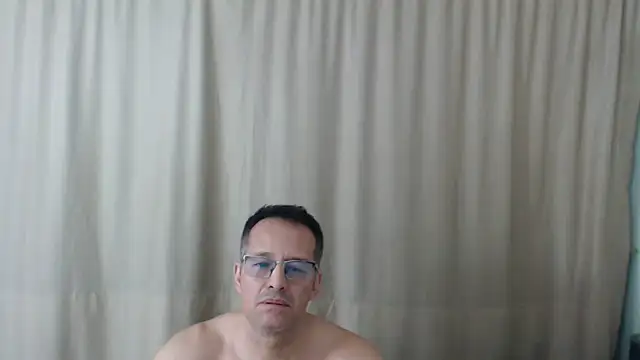 Snapshot of Daddyhot_Alejo chatting on 05-28-26, 04:26 Daddyhot Alejo online show from 05-28-26, 04:26