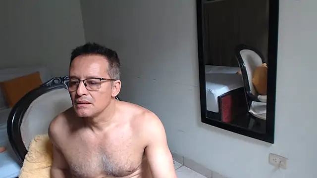 Snapshot of Daddyhot_Alejo chatting on 06-04-26, 04:13 Daddyhot Alejo online show from 06-04-26, 04:13