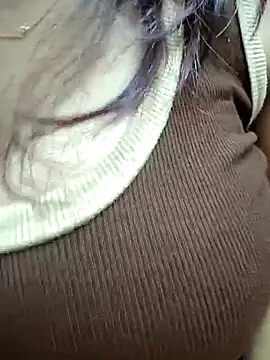 Snapshot of Nia__09 chatting on 10-08-25, 06:27 Nia  09 online show from 10-08-25, 06:27