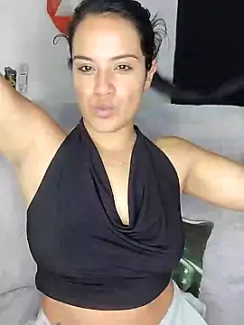 Snapshot of zhayra_rose chatting on 01-03-25, 03:27 zhayra rose online show from 01-03-25, 03:27