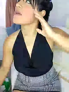 Snapshot of zhayra_rose chatting on 01-12-25, 10:33 zhayra rose online show from 01-12-25, 10:33