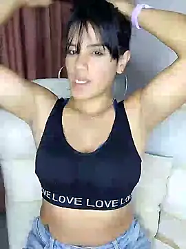 Snapshot of zhayra_rose chatting on 01-14-25, 03:01 zhayra rose online show from 01-14-25, 03:01