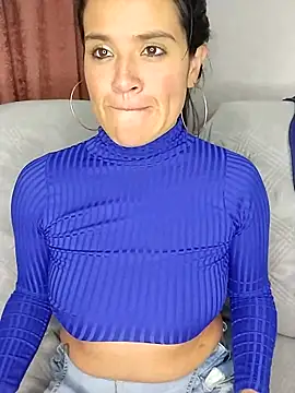 Snapshot of zhayra_rose chatting on 02-13-25, 03:50 zhayra rose online show from 02-13-25, 03:50