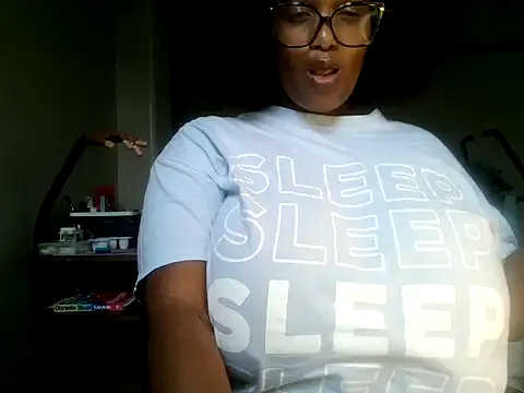 Snapshot of Charlie-Crawford chatting on 09-28-25, 07:36 Charlie-Crawford online show from 09-28-25, 07:36