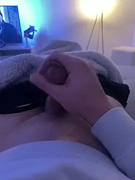 Snapshot of Jonkitzler1 chatting on 02-13-25, 10:44 Jonkitzler1 online show from 02-13-25, 10:44