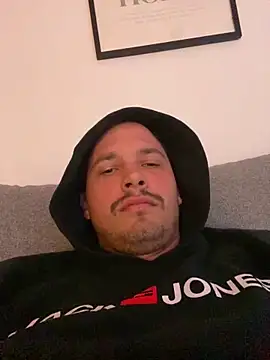 Snapshot of Jonkitzler1 chatting on 03-10-25, 04:46 Jonkitzler1 online show from 03-10-25, 04:46