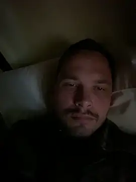 Snapshot of Jonkitzler1 chatting on 03-11-25, 09:13 Jonkitzler1 online show from 03-11-25, 09:13