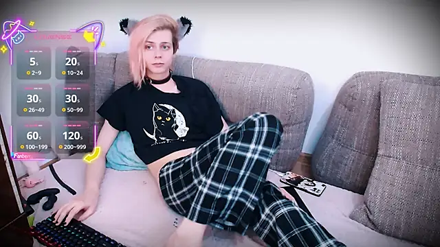 Littlepinkcat online show from 10-30-25, 10:38