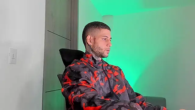  jamesleandros1 online show from 04-25-26, 01:19