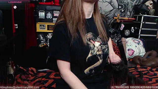 Snapshot of Silentmary chatting on 02-26-25, 05:07 Silentmary online show from 02-26-25, 05:07