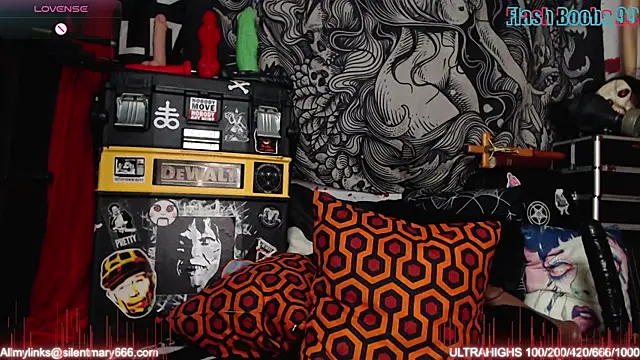 Snapshot of Silentmary chatting on 03-19-25, 12:59 Silentmary online show from 03-19-25, 12:59