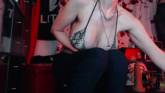 Snapshot of Silentmary chatting on 09-27-25, 07:35 Silentmary online show from 09-27-25, 07:35