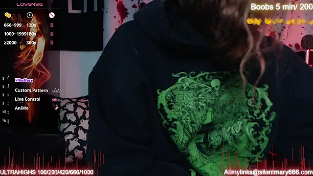 Snapshot of Silentmary chatting on 10-24-25, 11:17 Silentmary online show from 10-24-25, 11:17