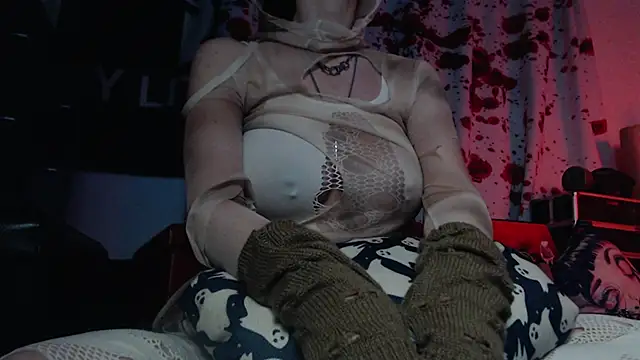 Snapshot of Silentmary chatting on 10-31-25, 03:40 Silentmary online show from 10-31-25, 03:40