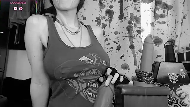 Snapshot of Silentmary chatting on 11-23-25, 03:12 Silentmary online show from 11-23-25, 03:12